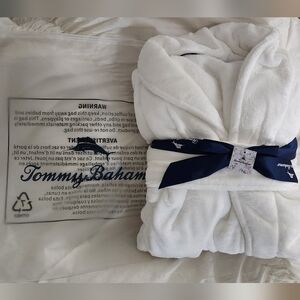 Tommy Bahama Unisex White Plush Robe